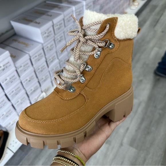 Camel leather teddy fur boot - Picture 5 of 7